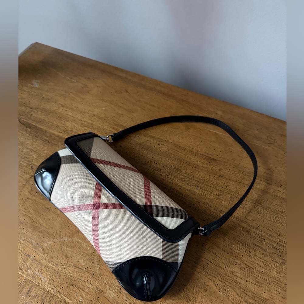 AUTH Burberry Nova Check Black and Cream Shoulder Bag - Picture 8 of 13